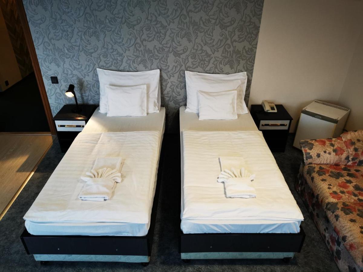 Patyi Etterem Es Hotel Bögöte Exterior foto