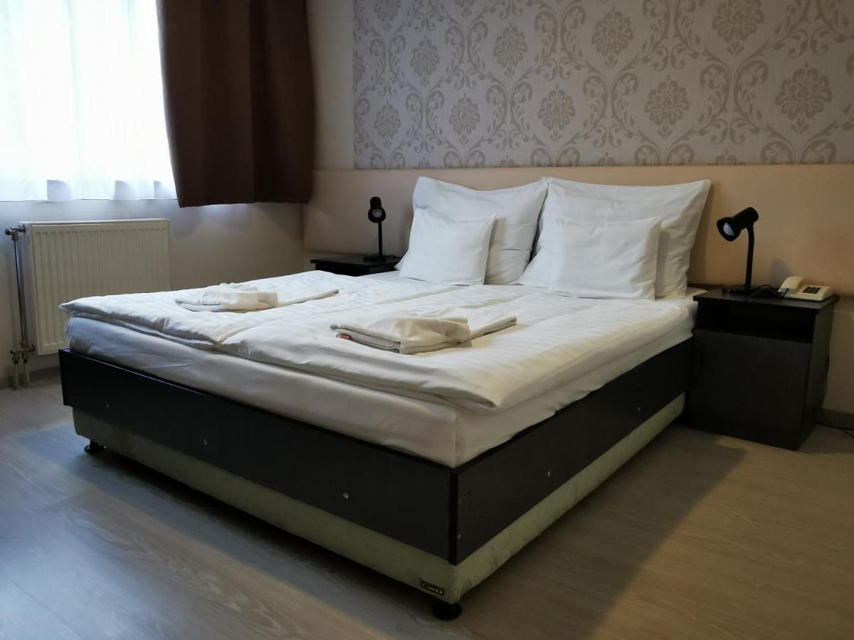 Patyi Etterem Es Hotel Bögöte Exterior foto