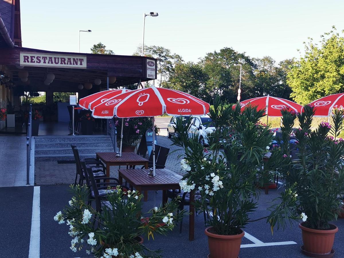 Patyi Etterem Es Hotel Bögöte Exterior foto