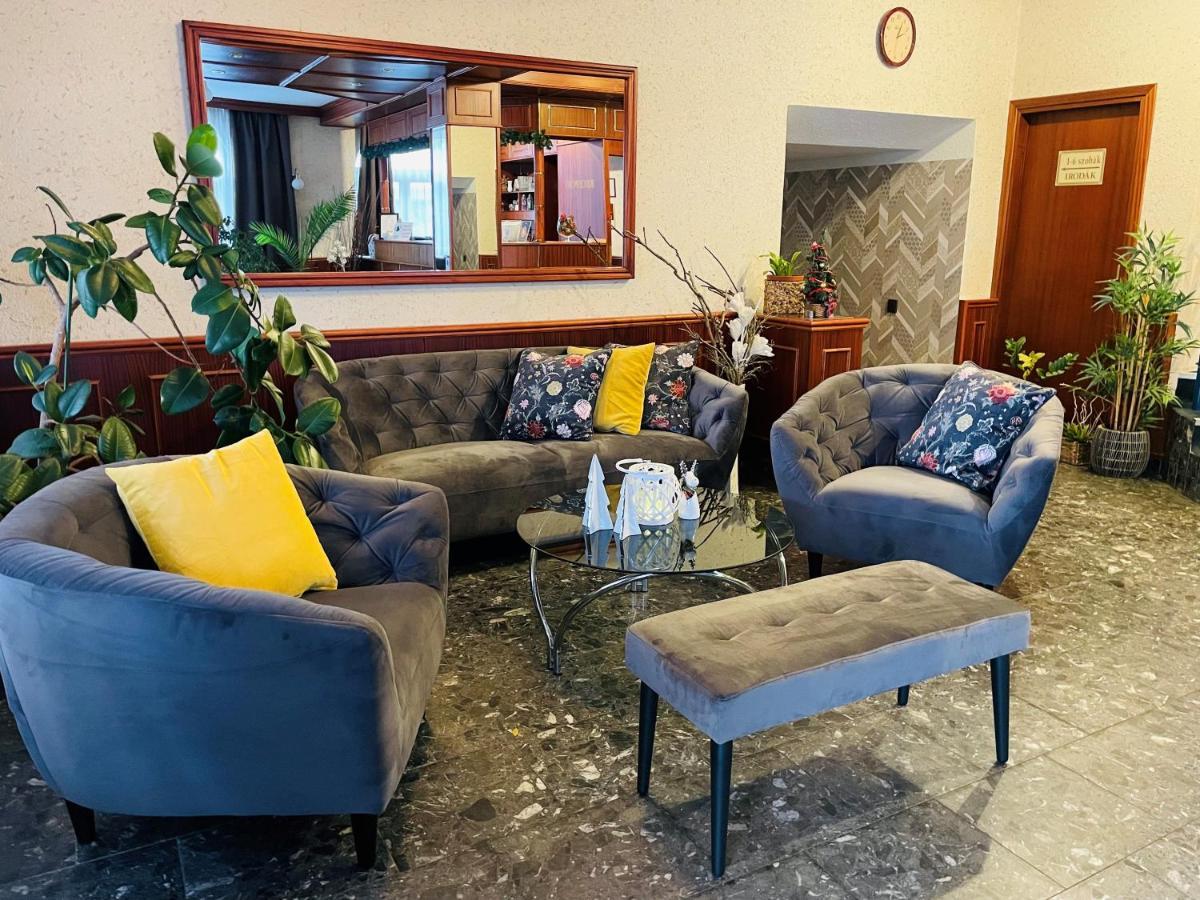 Patyi Etterem Es Hotel Bögöte Exterior foto
