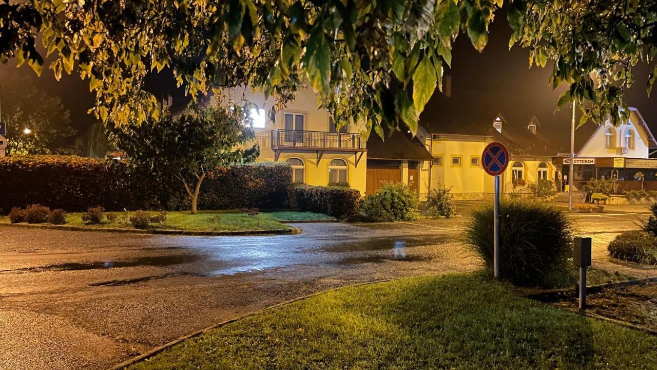 Patyi Etterem Es Hotel Bögöte Exterior foto
