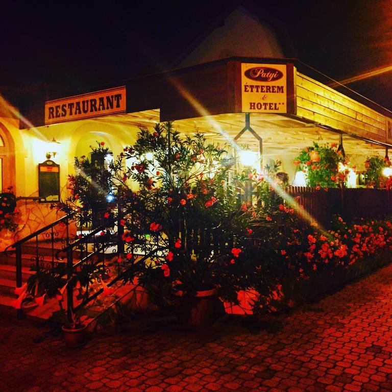 Patyi Etterem Es Hotel Bögöte Exterior foto