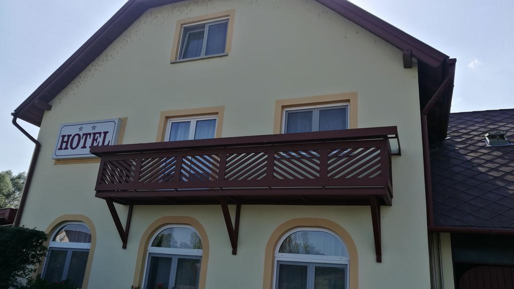 Patyi Etterem Es Hotel Bögöte Exterior foto