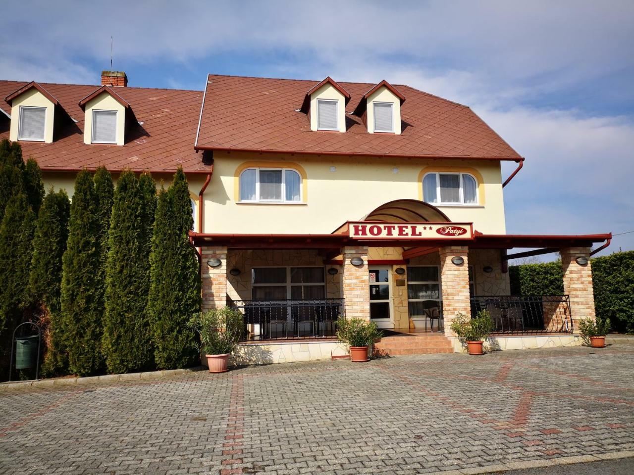Patyi Etterem Es Hotel Bögöte Exterior foto